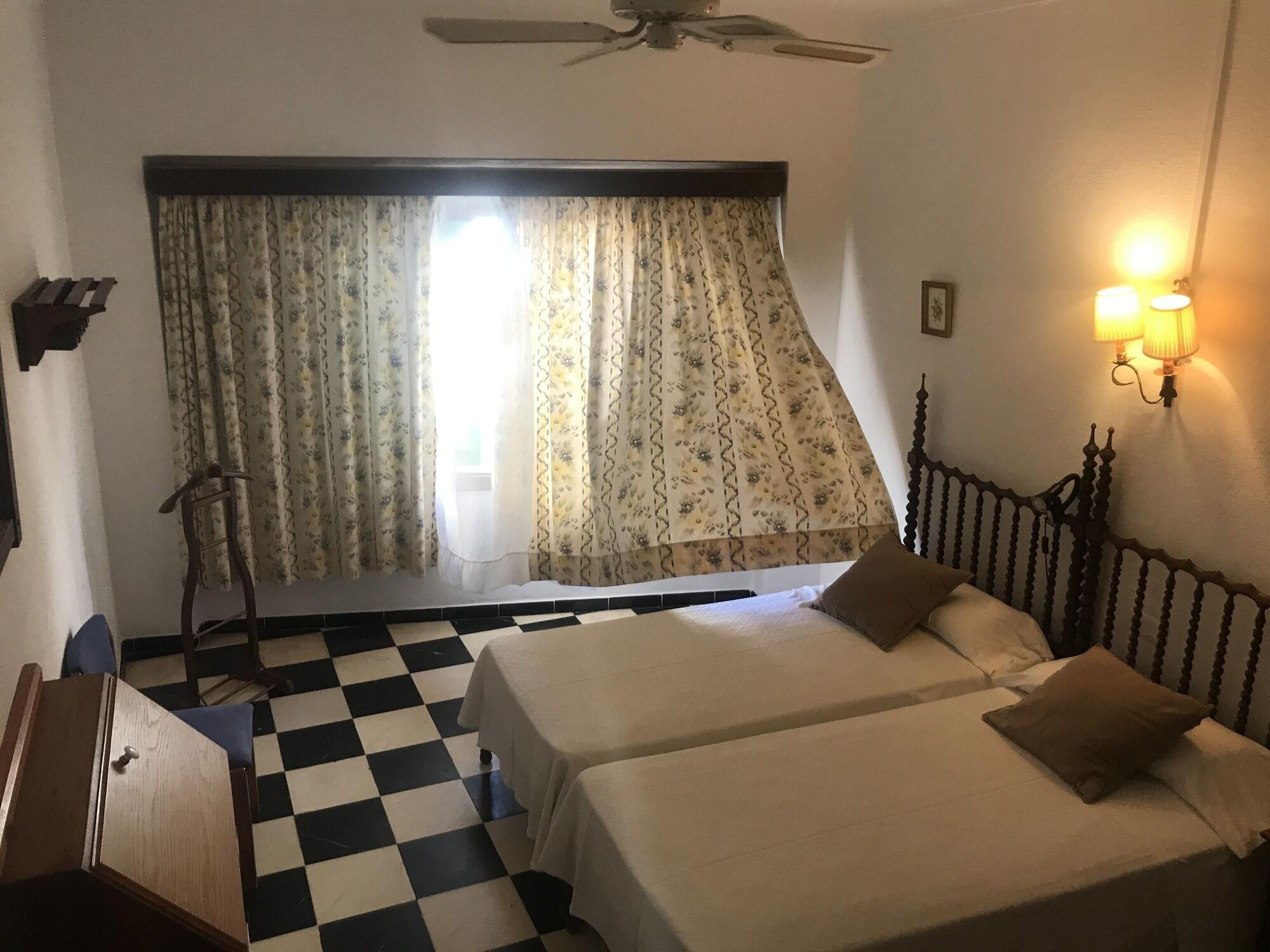 Hostal Cas Bombu Cala Ratjada  Ngoại thất bức ảnh